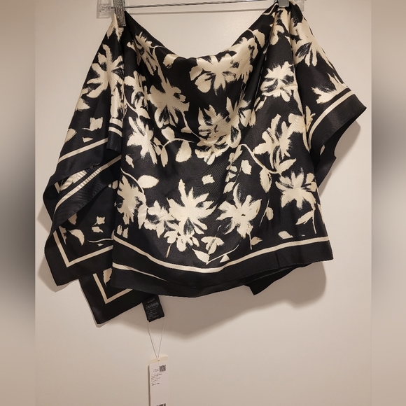 14 Momme Silk Scarf 90 Square, NWT - Picture 2 of 6